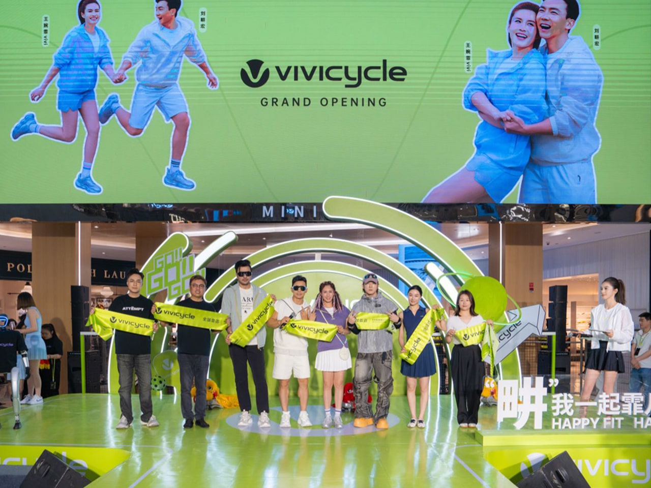 Photo shows the grand opening of Vivicycle’s first store in Hangzhou.